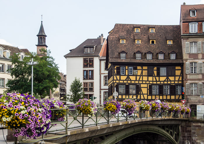 Na mnohých mostech byla k vidění nádherná květinová výzdoba