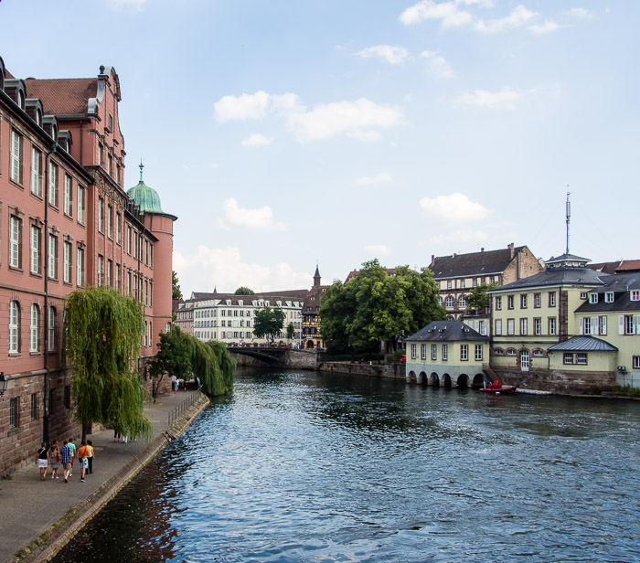 Nábřeží řeky ILL