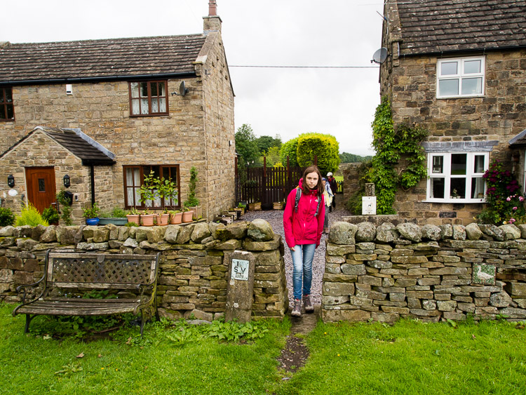 Pastviny, kamenné zídky a úzká vrátka